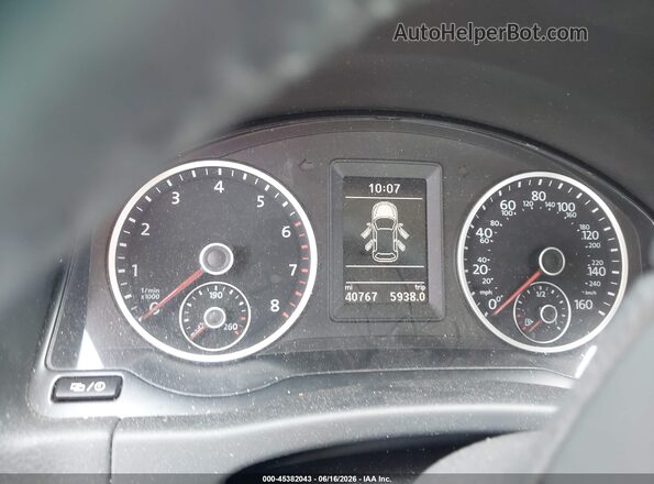 WVGAV7AX5HK043769 2017 VOLKSWAGEN TIGUAN White Հետևի նստատեղերի տեսք