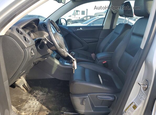 WVGAV7AX8HK036279 2017 VOLKSWAGEN TIGUAN Silver 