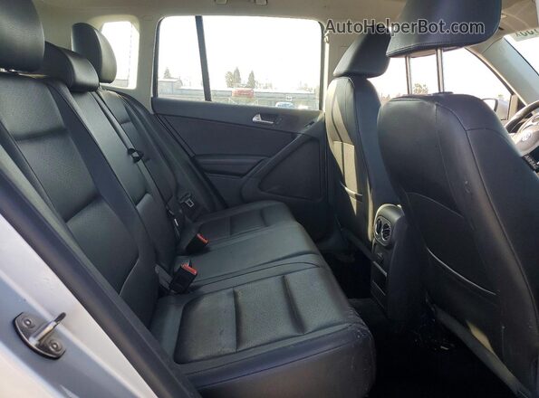 WVGAV7AX8HK036279 2017 VOLKSWAGEN TIGUAN Silver 