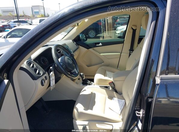 WVGAV7AX8HK037464 2017 VOLKSWAGEN TIGUAN Black 