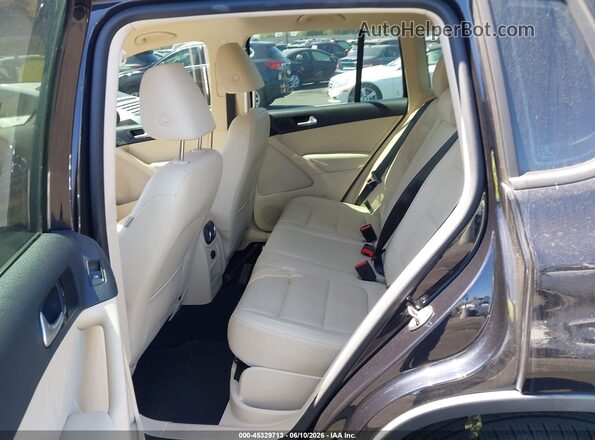 WVGAV7AX8HK037464 2017 VOLKSWAGEN TIGUAN Black 