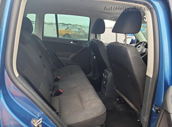 WVGAV7AX8HK045662 2017 VOLKSWAGEN TIGUAN Blue უკანა სალონის ხედი