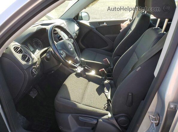 WVGAV7AX8HK048979 2017 VOLKSWAGEN TIGUAN Silver 