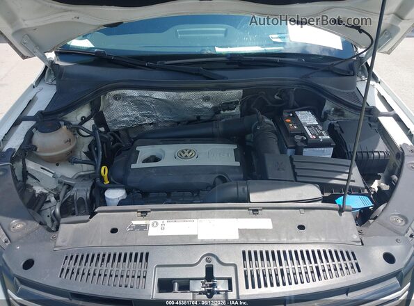 WVGAV7AX8HK050604 2017 VOLKSWAGEN TIGUAN White 