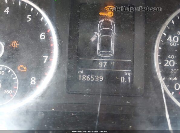 WVGAV7AX8HK050604 2017 VOLKSWAGEN TIGUAN White 