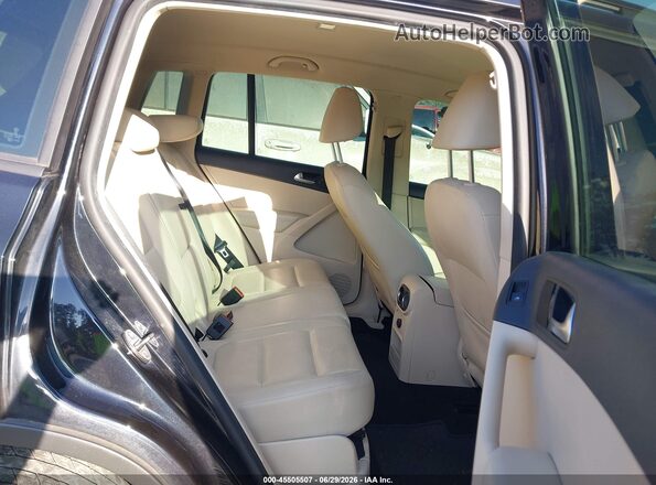 WVGAV7AX9HK003906 2017 VOLKSWAGEN TIGUAN Black VIN კოდის სტიკერის ხედი