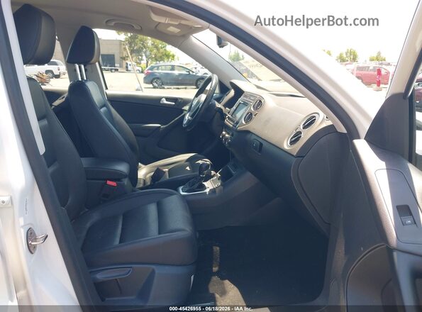 WVGAV7AX9HK041815 2017 VOLKSWAGEN TIGUAN White Vista interior delantera