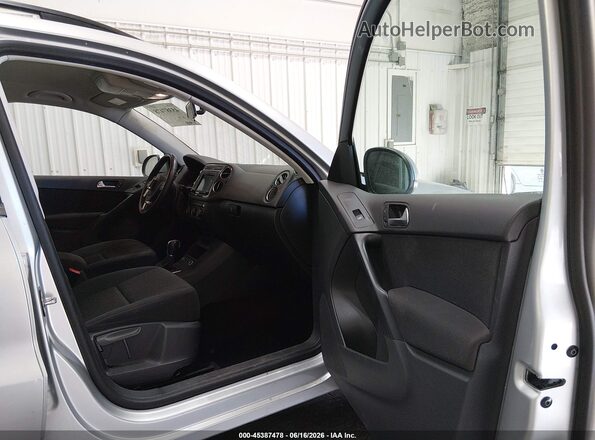 WVGBV7AX1JK004834 2018 VOLKSWAGEN TIGUAN Черный Вид салона спереди