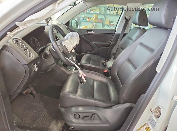 WVGBV7AX2GW574875 2016 VOLKSWAGEN TIGUAN White 