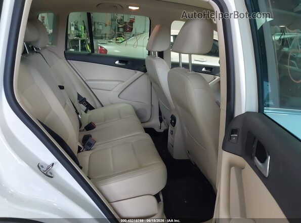 WVGBV7AX2GW600956 2016 VOLKSWAGEN TIGUAN White 