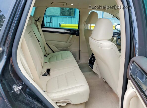 WVGEF9BP2GD002219 2016 VOLKSWAGEN TOUAREG Black უკანა სავარძლების ხედი