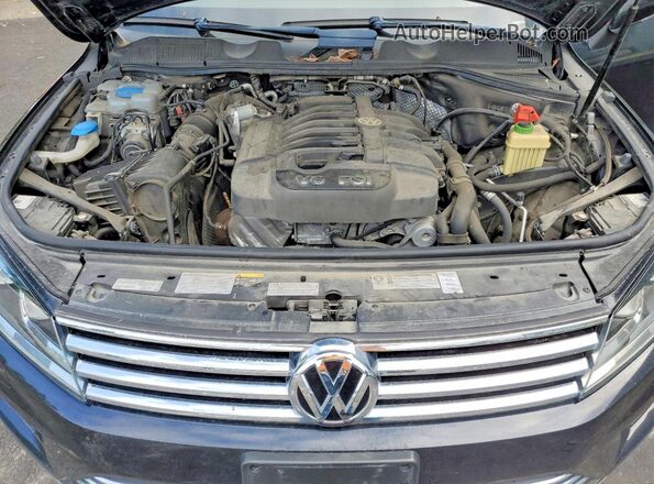 WVGEF9BP2GD002219 2016 VOLKSWAGEN TOUAREG Black უკანა სალონის ხედი