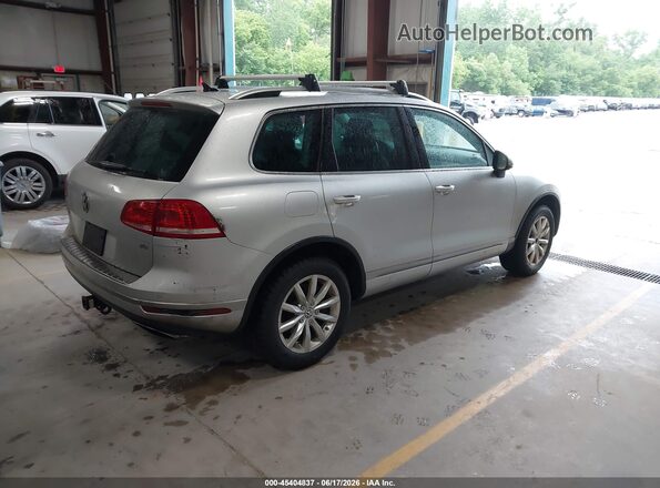 WVGEF9BP2GD004200 2016 VOLKSWAGEN TOUAREG Серебряный 