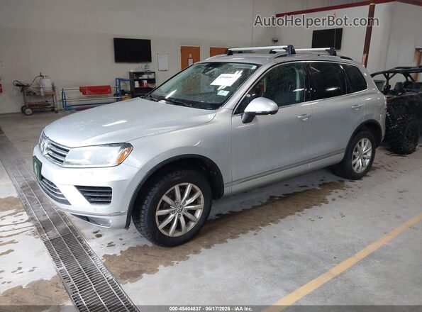 WVGEF9BP2GD004200 2016 VOLKSWAGEN TOUAREG Серебряный 