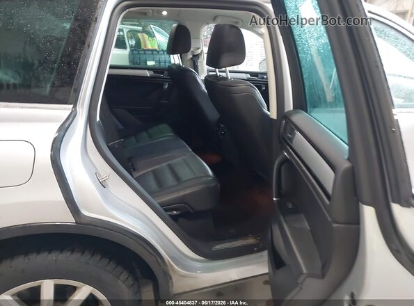 WVGEF9BP2GD004200 2016 VOLKSWAGEN TOUAREG Серебряный 