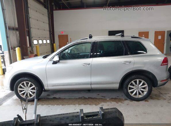 WVGEF9BP2GD004200 2016 VOLKSWAGEN TOUAREG Серебряный 