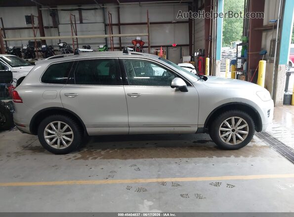 WVGEF9BP2GD004200 2016 VOLKSWAGEN TOUAREG Серебряный 