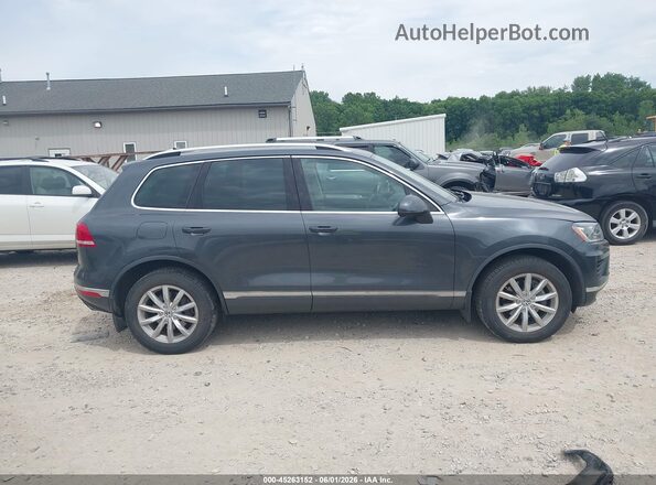 WVGEF9BP2GD010336 2016 VOLKSWAGEN TOUAREG Black 360 interior view