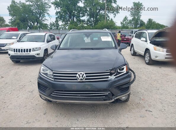 WVGEF9BP2GD010336 2016 VOLKSWAGEN TOUAREG Black Rear interior view