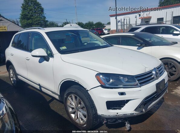 WVGEF9BP3GD012693 2016 VOLKSWAGEN TOUAREG White Вид задньої частини салону