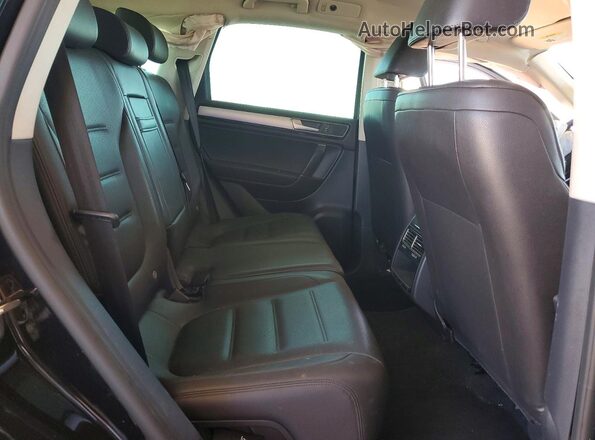 WVGEF9BP4GD009916 2016 VOLKSWAGEN TOUAREG Black Rear seats view