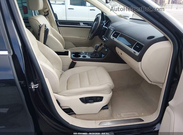 WVGEF9BP5GD011576 2016 VOLKSWAGEN TOUAREG Black Вид салону спереду