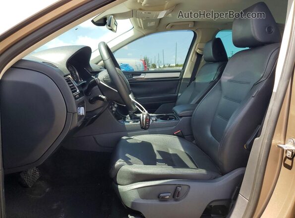 WVGEF9BP7GD010218 2016 VOLKSWAGEN TOUAREG Желто-коричневый 