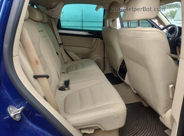 WVGEF9BP7GD010882 2016 VOLKSWAGEN TOUAREG Синий Вид задних сидений