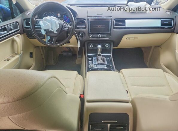 WVGEF9BP7GD010882 2016 VOLKSWAGEN TOUAREG Синий Вид панели приборов