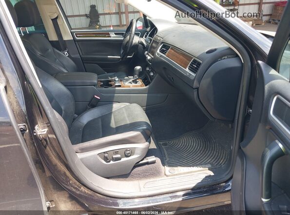 WVGEF9BP8GD004573 2016 VOLKSWAGEN TOUAREG Black 