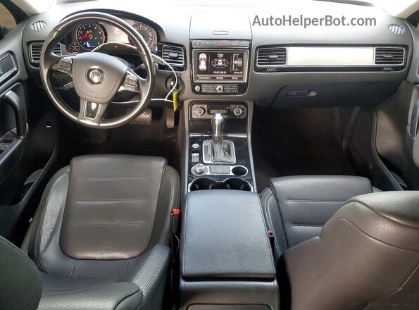 WVGEF9BP8GD010440 2016 VOLKSWAGEN TOUAREG Black Vista del salpicadero