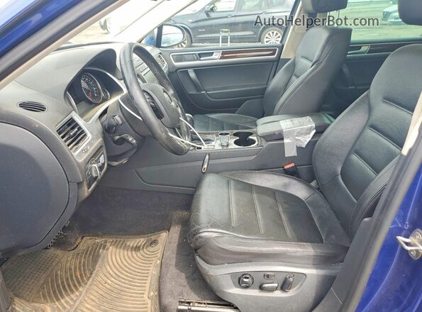 WVGEP9BP0GD003737 2016 VOLKSWAGEN TOUAREG Blue Front interior view