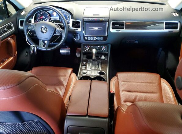 WVGGF7BP4HD002687 2017 VOLKSWAGEN TOUAREG Gray Առջևի վահանակի տեսք