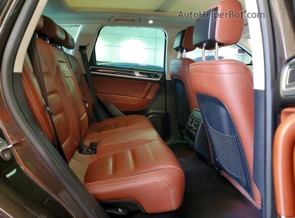 WVGGF7BP4HD002687 2017 VOLKSWAGEN TOUAREG Gray Սալոնի հետևի տեսք