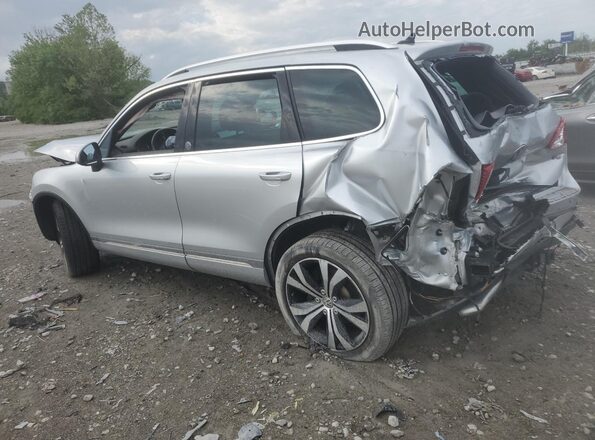 WVGRF7BP2HD001093 2017 VOLKSWAGEN TOUAREG Silver Trasero izquierdo