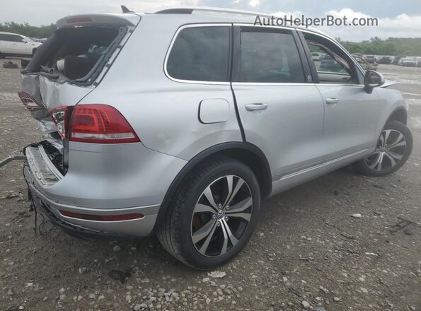 WVGRF7BP2HD001093 2017 VOLKSWAGEN TOUAREG Silver Trasero derecho
