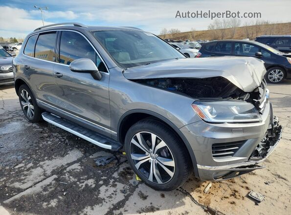 WVGRF7BP2HD001871 2017 VOLKSWAGEN TOUAREG Gray Front right