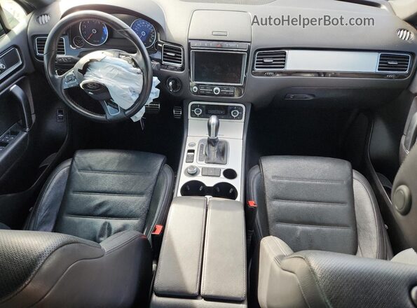 WVGRF7BP2HD001871 2017 VOLKSWAGEN TOUAREG Gray Dashboard view