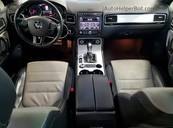 WVGRF7BP4HD001399 2017 VOLKSWAGEN TOUAREG White Вид панелі приладів