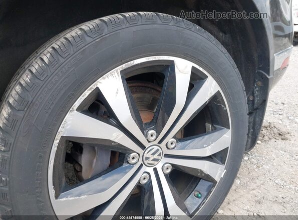 WVGRF7BPXHD000869 2017 VOLKSWAGEN TOUAREG Черный 