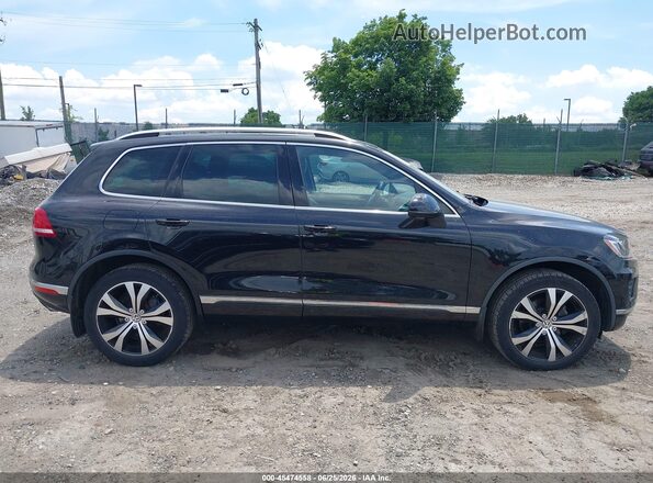 WVGRF7BPXHD000869 2017 VOLKSWAGEN TOUAREG Черный Вид задней части салона