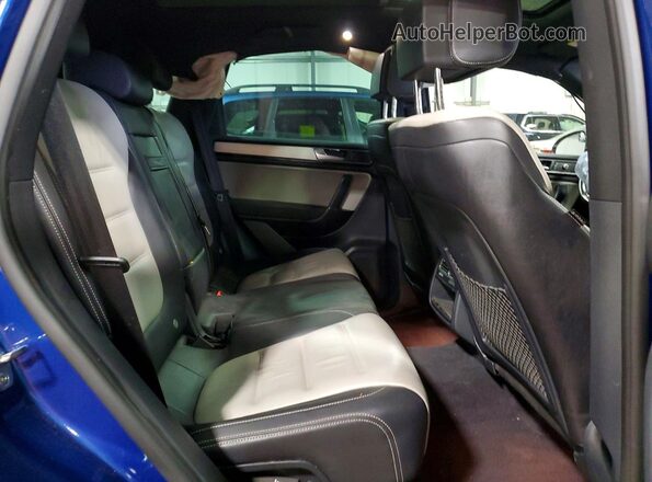 WVGRF7BPXHD003982 2017 VOLKSWAGEN TOUAREG Blue Vista de los asientos traseros