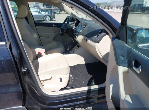 WVGRV7AX2HK019271 2017 VOLKSWAGEN TIGUAN Black 