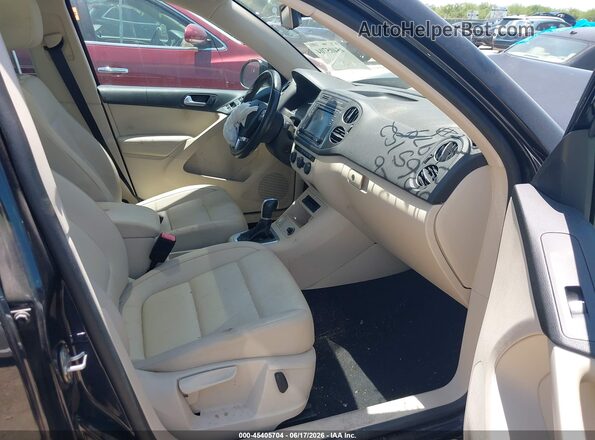 WVGRV7AX6HK011979 2017 VOLKSWAGEN TIGUAN Черный Вид салона спереди