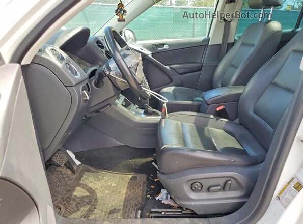 WVGRV7AX7HK016737 2017 VOLKSWAGEN TIGUAN White Vista interior delantera