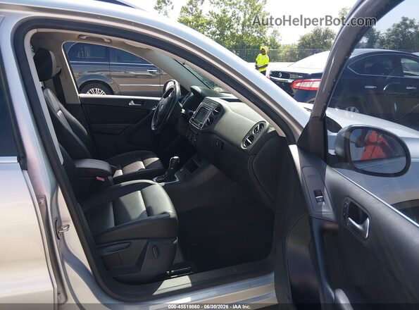 WVGRV7AX8HW500912 2017 VOLKSWAGEN TIGUAN Gray Սալոնի դիմացի տեսք