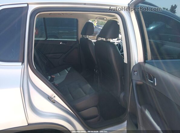 WVGRV7AX8HW500912 2017 VOLKSWAGEN TIGUAN Gray VIN կոդի պիտակի տեսք