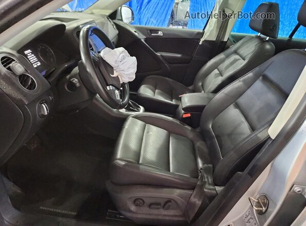 WVGRV7AX8HW508024 2017 VOLKSWAGEN TIGUAN Silver Սալոնի դիմացի տեսք