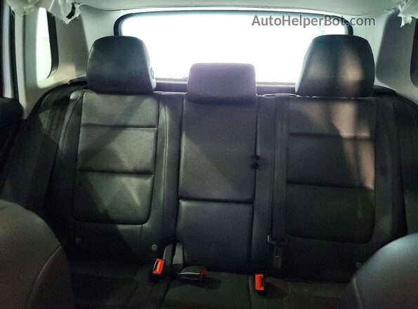 WVGRV7AX8HW508024 2017 VOLKSWAGEN TIGUAN Silver Հետևի նստատեղերի տեսք