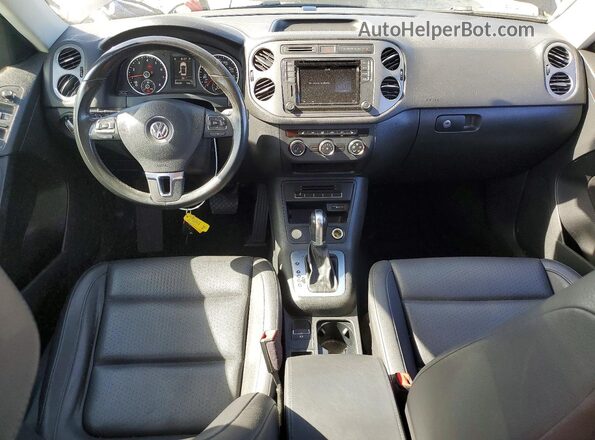 WVGRV7AX9HK019574 2017 VOLKSWAGEN TIGUAN Black Dashboard view